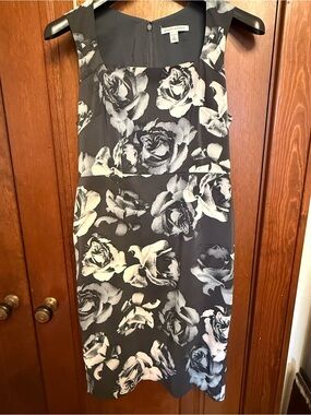 Banana Republic Grey & White Floral Sheath Dress - Stretch - Size 4